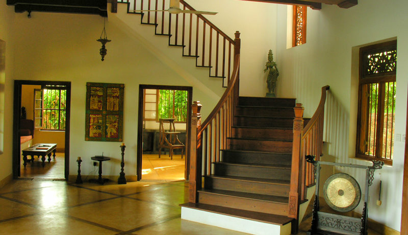 30 Lounge and stairs