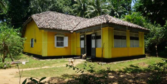 Colonial House in Pilana for restoration