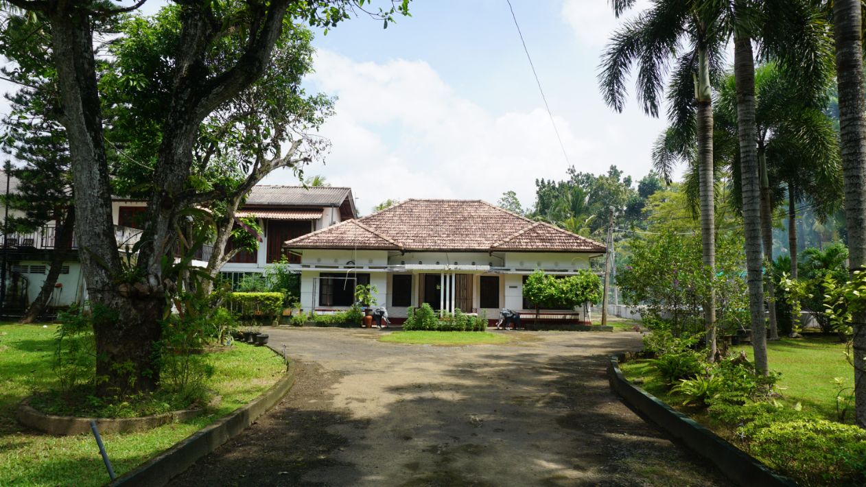 Unawatuna Prime property with 12-bedroom guest house