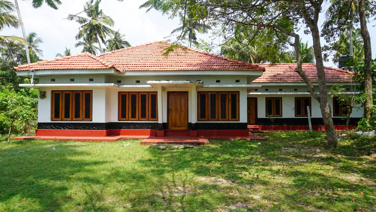 Kathaluwa deco style house with large land