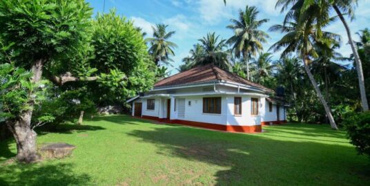 A Well-Maintained Deco Style House For Sale