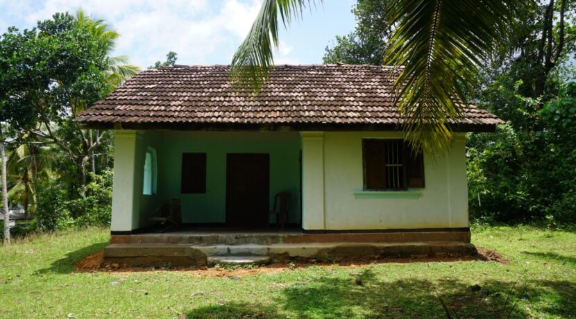 Ahangama Land With Old House For Sale