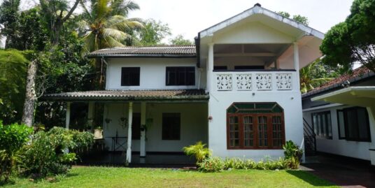 Unawatuna 2 houses – 10 bedrooms for rent