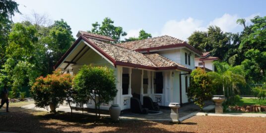 Ahangama colonial style house with separate apartment