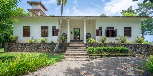 3-Bedroom Villa with Lake to Sea Panorama-Koggala