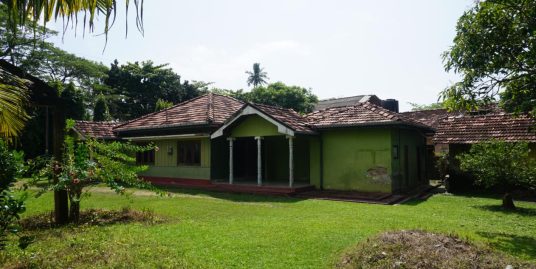 Charming Old House in Midigama for Sale