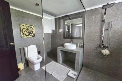 Bathroom master bedroom
