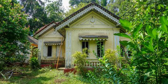 58 Perch, 90-Year-Old Colonial House in Labuduwa