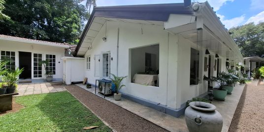 Stylish 3-Bedroom Villa with Private 1-Bedroom Annex and Pool