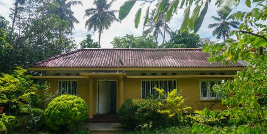 Well-Located 4-Bedroom Deco House Near Kataluwa Beach