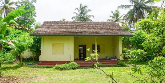 75 perch property with 100 years old colonial house