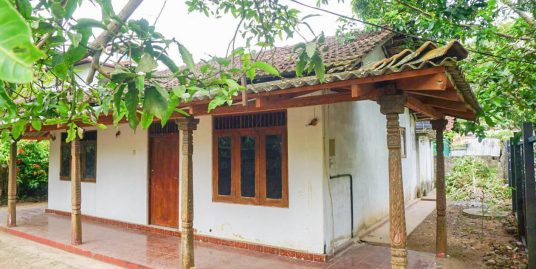 10 Perch Unawatuna land with house for Sale