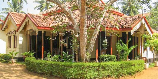 Colonial Heritage House with Pool & Two Self-Contained Cottages