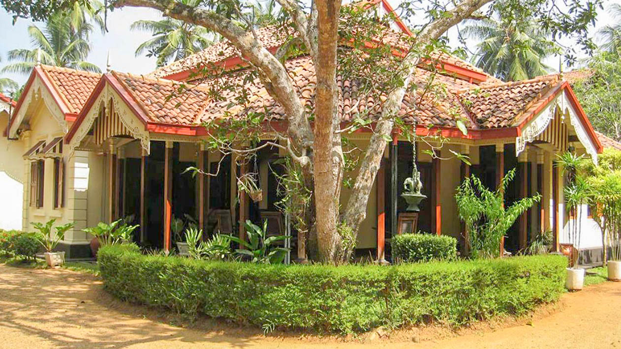 Colonial Heritage House with Pool & Two Self-Contained Cottages