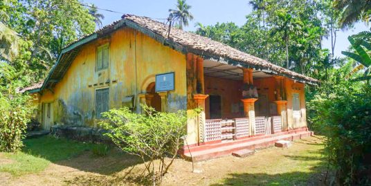 125-Perch Landholding with 100-Year-Old Colonial House in Ahangama