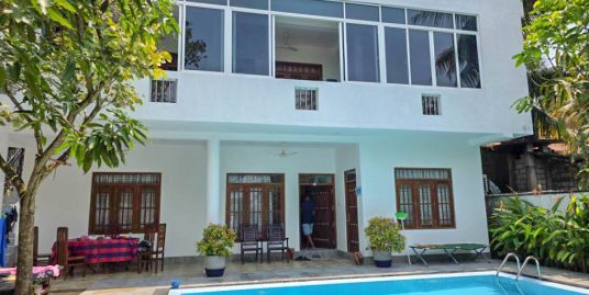 5-Bedroom Guest House with Pool– 600m to the Beach