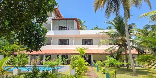 Five-Bedroom Villa with Swimming Pool in Habaraduwa