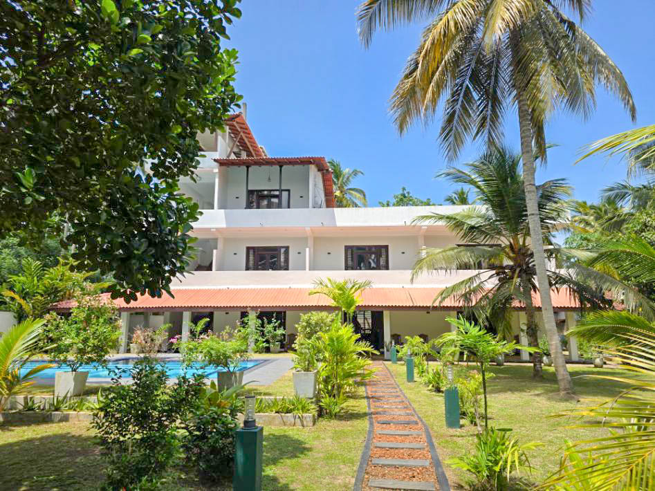 Five-Bedroom Villa with Swimming Pool in Habaraduwa