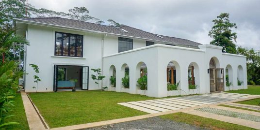 A Contemporary Countryside Villa with a View to Remember